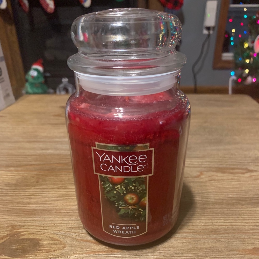 Yankee candle large jar red apple wreath